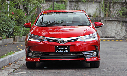 “Soi” Toyota Corolla Altis 2.0V giá 925 triệu tại Việt Nam