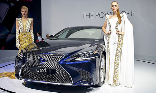 Lexus LS 500h "chốt giá" từ 7,44 tỷ đồng tại Việt Nam