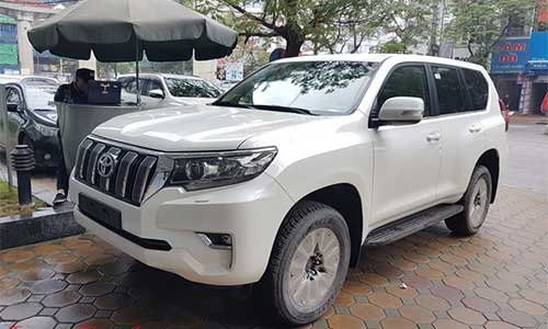 Cận cảnh Toyota Land Cruiser Prado giá 2,2 tỷ tại Việt Nam