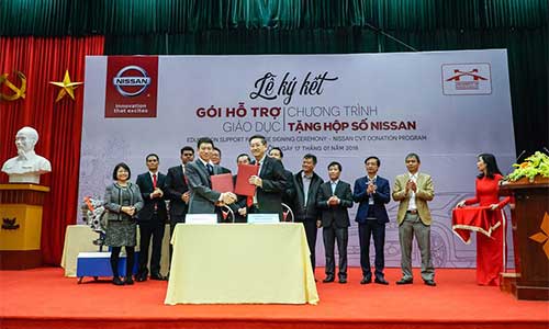 Nissan Việt Nam tặng hộp số ôtô cho Đại học Công nghệ GTVT