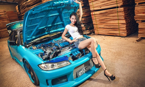 Ngắm chân dài châu Á đọ dáng bên xế độ Nissan Silvia