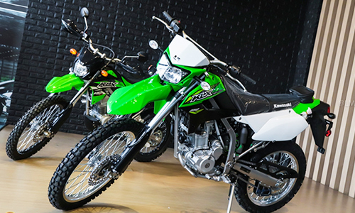 "Soi" cào cào Kawasaki KLX250 giá từ 121 triệu tại Việt Nam