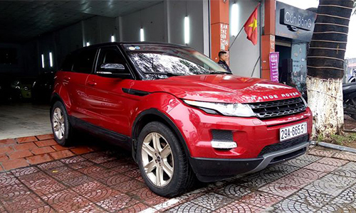 Range Rover Evoque của Tuấn Hưng bán hơn 1,5 tỷ đồng