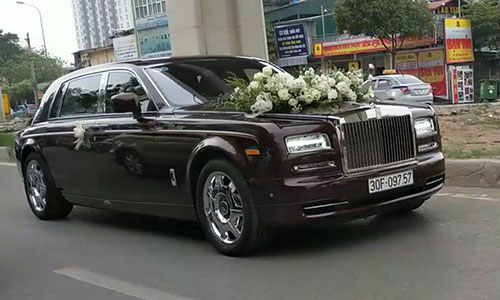 Siêu xe sang Rolls-Royce Phantom hơn 50 tỷ rước dâu tại Hà Nội