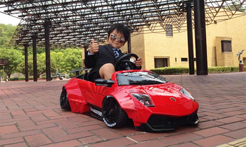 Siêu xe Lamborghini giá 64 triệu cho đại gia "nhi đồng" ngày 1/6