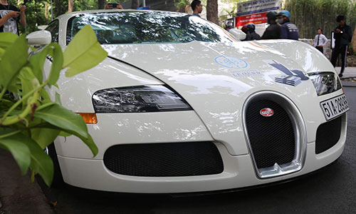 Bugatti Veyron 50 tỷ của Đặng Lê Nguyên Vũ lần đầu lăn bánh