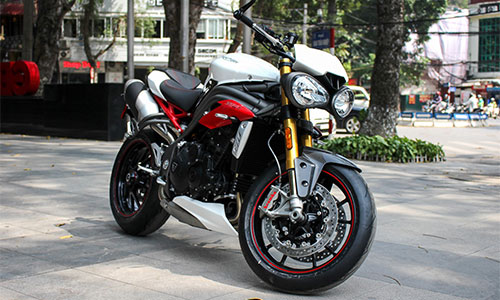 Xe môtô Triumph Street Triple dính lỗi có thể gây tai nạn