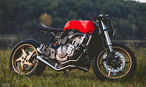 Xe môtô Honda CB600F độ cafe racer phong cách siêu xe Ferrari