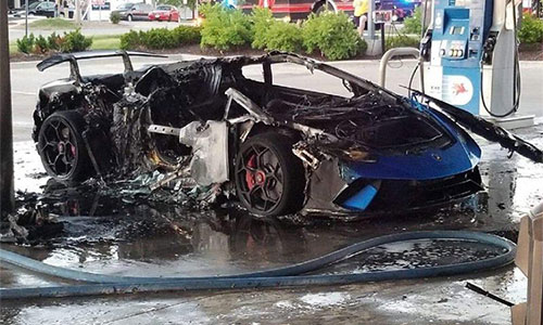 Lamborghini Huracan cháy trơ khung sau hành trình siêu xe