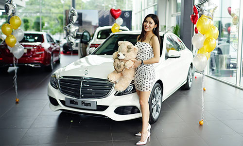 Hotgirl Milan Phạm tậu Mercedes-Benz C250 giá 1,72 tỷ