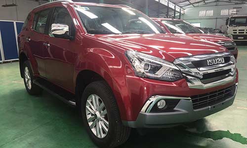 "Chạm mặt" Isuzu Mu-X mới giá 820 triệu tại Việt Nam