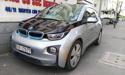 Soi xe ôtô điện BMW i3 tiền tỷ của ông chủ taxi Mai Linh