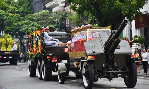 Đoàn xe tiễn Chủ tịch nước Trần Đại Quang về với đất mẹ