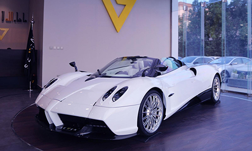 Rao bán “thần gió” Pagani Huayra mui trần triệu đô hàng hiếm