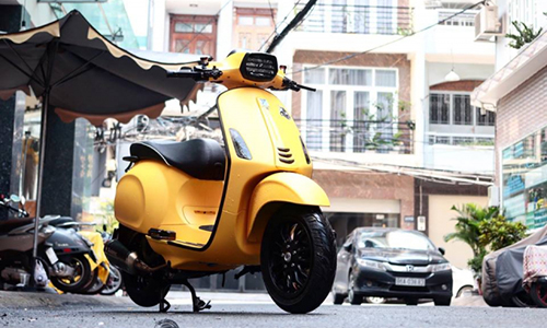 Dân chơi Sài Gòn chi gần trăm triệu độ Piaggio Vespa Sprint