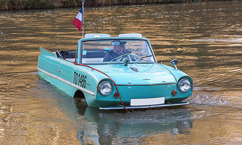 Xe lội nước Amphicar giá chỉ 237 triệu đồng cho mùa lũ 