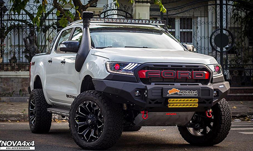 Chi 300 triệu độ Ford Ranger Wildtrak "cực gấu" ở Sài Gòn