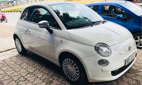 "Soi" xe Fiat 500 giá chỉ hơn 400 triệu tại Hà Nội 