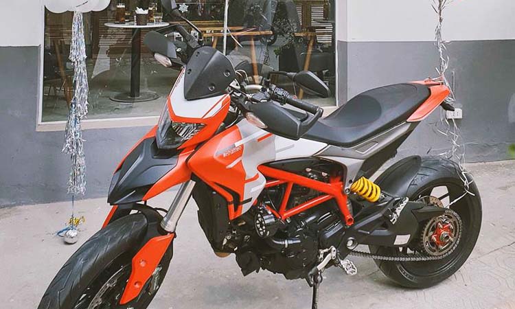 Bà vợ Hà Tĩnh “đập thùng” Ducati Hypermotard 939 tặng chồng