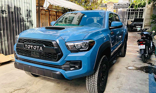 Cận cảnh bán tải Toyota Tacoma giá 2,9 tỷ tại Sài Gòn