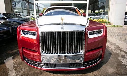 "Soi" Rolls-Royce Phantom VIII đỏ rực của đại gia Campuchia