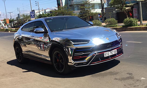 Đại gia Minh Nhựa lái xe Lamborghini Urus 23 tỷ phượt Tết