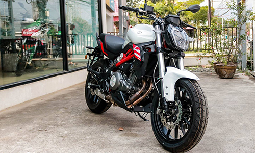 Chi tiết Benelli 302S 2019 giá hơn 100 triệu tại Việt Nam 