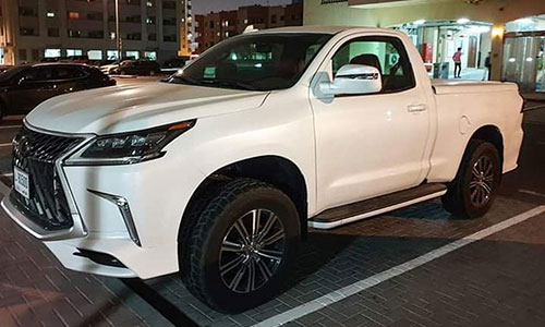 "Soi" bán tải hạng sang Lexus LX570 trên đường phố Dubai