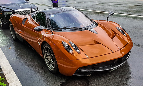 Minh Nhựa "xách" siêu xe Pagani Huayra 80 tỷ lượn phố Sài Gòn