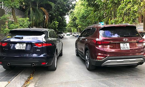 Hyundai SantaFe "chạm mặt" Jaguar F-Pace trùng biển kiểm soát 