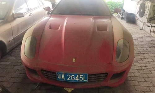 Siêu xe Ferrari 599 trị giá 2,9 tỷ, "thanh lý" chỉ 8 triệu đồng