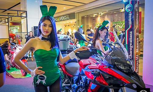 "Bỏng mắt" ngắm dàn thỏ playboy Thái bên Benelli TRK 502