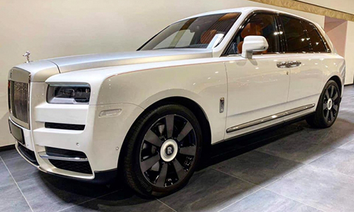 Rolls-Royce Cullinan hơn 40 tỷ lại ùn ùn về Việt Nam