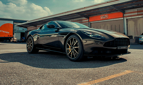 Cận cảnh Aston Martin DB11 hơn 16 tỷ tại Việt Nam