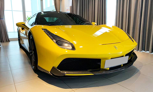 Đại gia Hà Nội chi trăm triệu độ siêu xe Ferrari 488 GTB