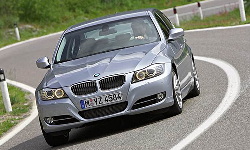 Triệu hồi xe BMW 3-Series lỗi tựa đầu giảm chấn