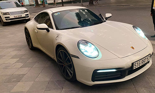 Vợ chồng Cường Đô la chạy Porsche 911 gần 8 tỷ đồng ra Bắc