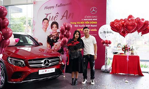 Trung vệ Bùi Tiến Dũng tậu SUV Mercedes-Benz GLC tiền tỷ tặng bà xã 