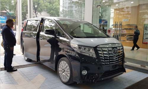 MPV hạng sang Toyota Alphard tại Việt Nam lỗi đai an toàn