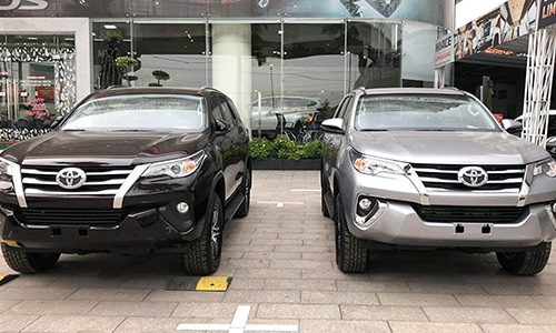 Toyota Fortuner mới giảm giá trăm triệu đồng tại Việt Nam