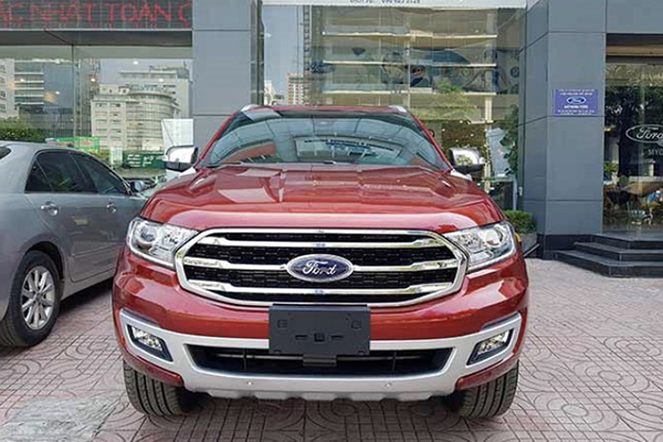 Ford Everest xả hàng, giảm giá đến 200 triệu 