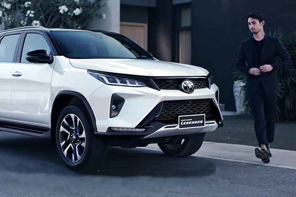 Toyota Fortuner 2021 facelift lộ biến thể trước ngày ra mắt