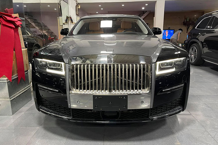 Cận cảnh Rolls-Royce Ghost EWB 2021 hơn 40 tỷ đầu tiên tại Hà Nội