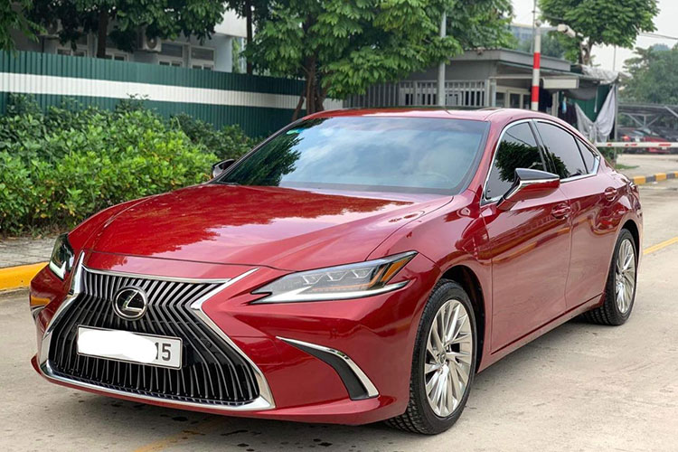 Lexus ES250 đời 2019, "chạy chán" bán vẫn hơn 2,3 tỷ ở Hà thành