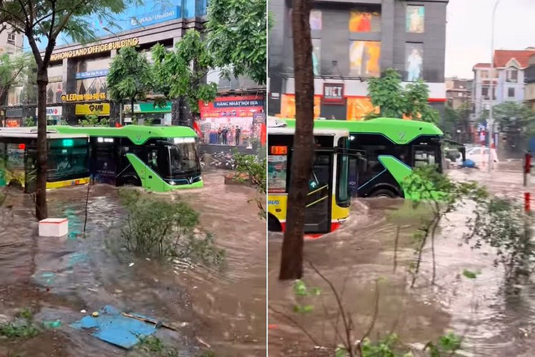 Video: Buýt điện VinBus "đua lội nước" với xe buýt chạy xăng ở Hà Nội