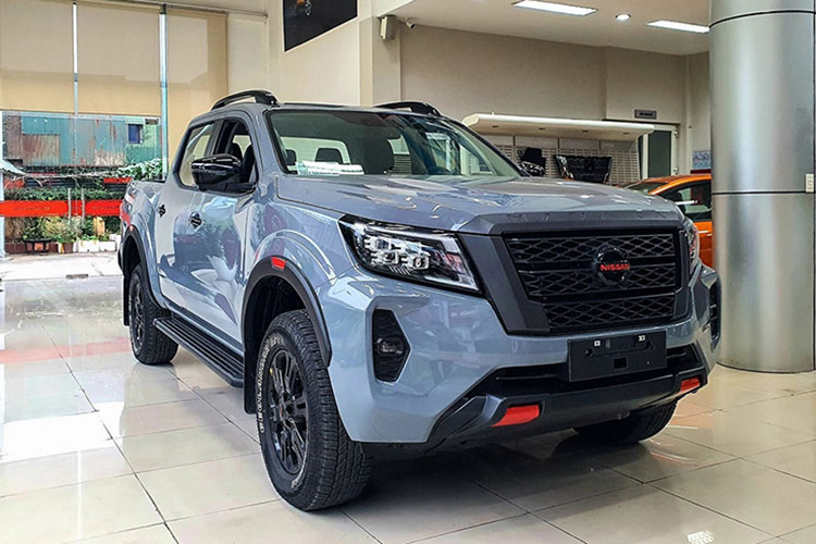 Nissan Navara 2022 chuẩn khí thải Euro 5 từ 945 triệu tại Việt Nam