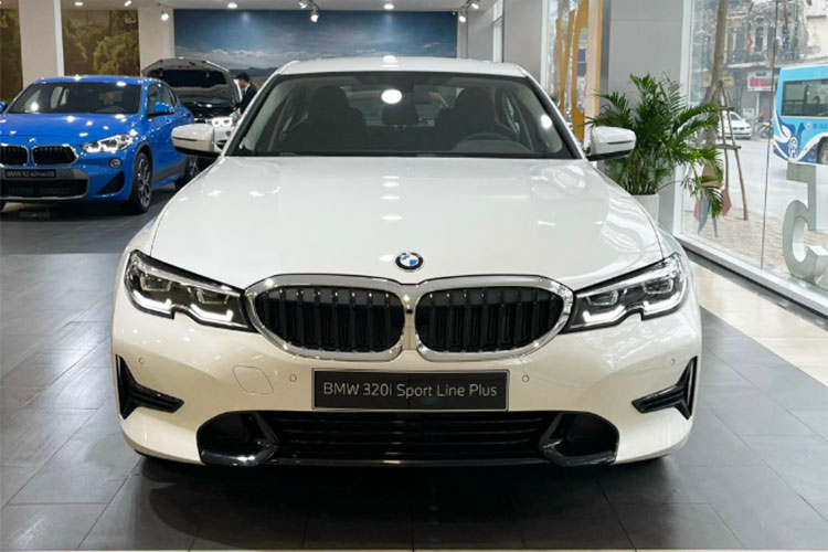 BMW 320i Sport Line hơn 1,4 tỷ tại Việt Nam, rẻ hơn Toyota Camry