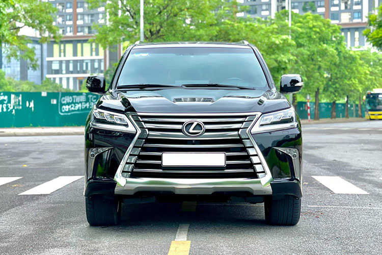 Cận cảnh Lexus LX570 chạy 6 năm, vẫn hơn 5,2 tỷ ở Hà Nội