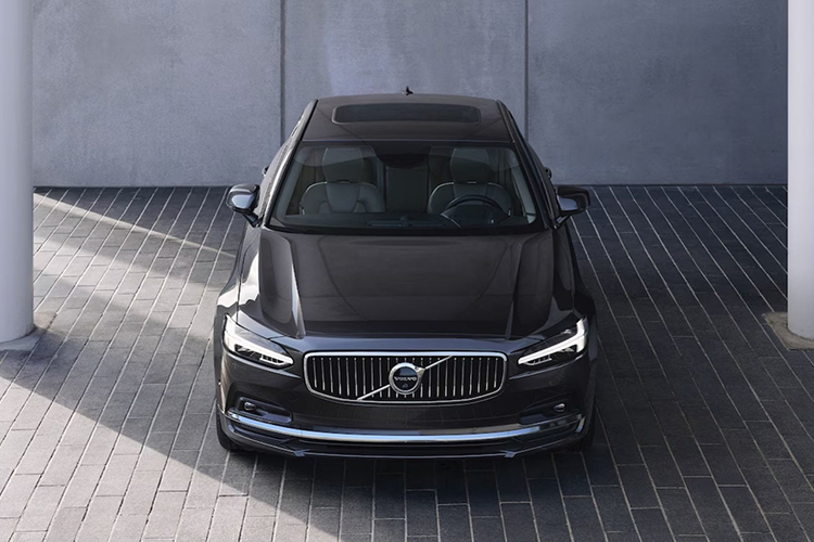 Volvo S90 Recharge Ultimate về Việt Nam gần 3 tỷ, "ăn" 1,4 lít xăng/100km