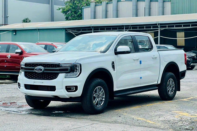 Ford Việt Nam cập nhật Ranger XLS+, giá bán 733 triệu đồng